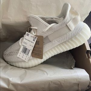 DS Yeezy Boost 350 V2 “Bone”